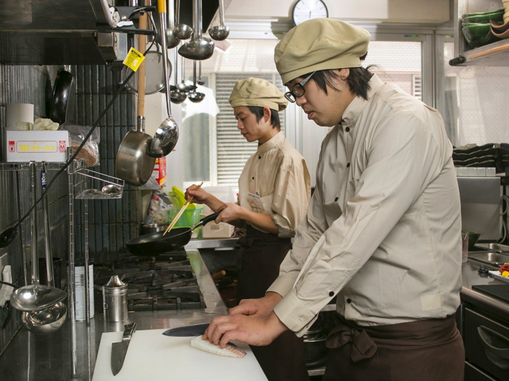 お客様に安心な料理、新鮮な魚介の味を生かした料理を提供