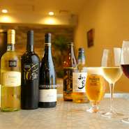 イタリアンによく合うワインがリーズナブルなお値段で楽しめるのも魅力の一つ。特に赤ワインの『カサーレ　ヴェッキオ　モンテブルチアーノ』や俗名「肉ワイン」と言われている『カーニヴォ』はおすすめです。