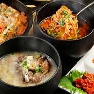 ごま油・ニンニクからこだわった韓国家庭料理も用意。なかでも、サクッ＆モチッの食感の『チジミ』は幅広い世代に人気。海鮮・青唐辛子とバラエティも豊富です。特製のヤンニョムダレを加えていただくのもオススメ。
