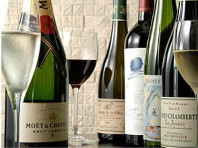 ソムリエが世界各国から厳選する中国料理に合うワインの数々