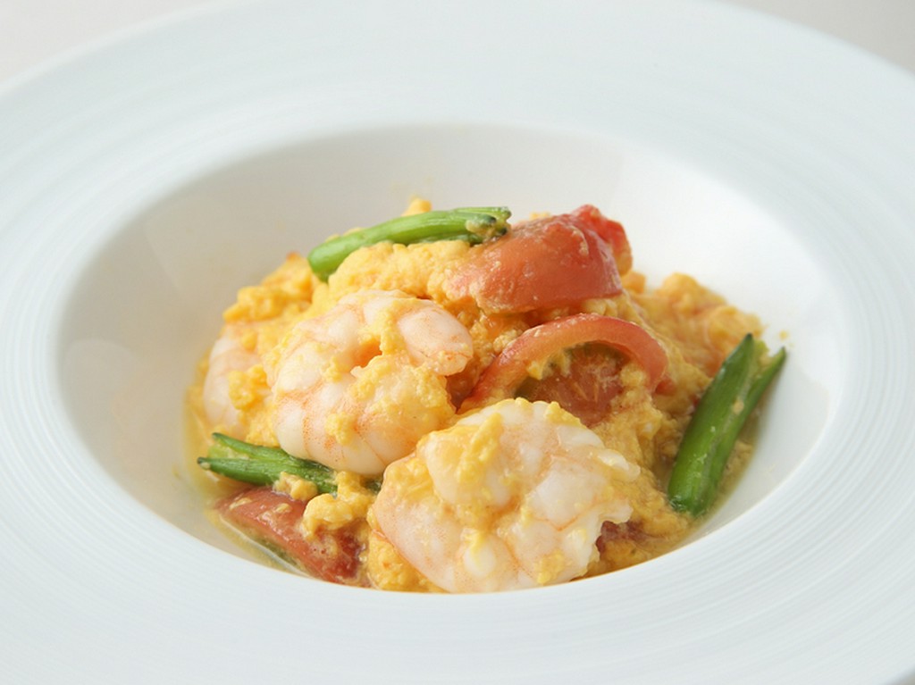 ふわふわ卵と海老のプリプリ食感がたまらない『油を使わない海老とフルーツトマトの卵炒め』