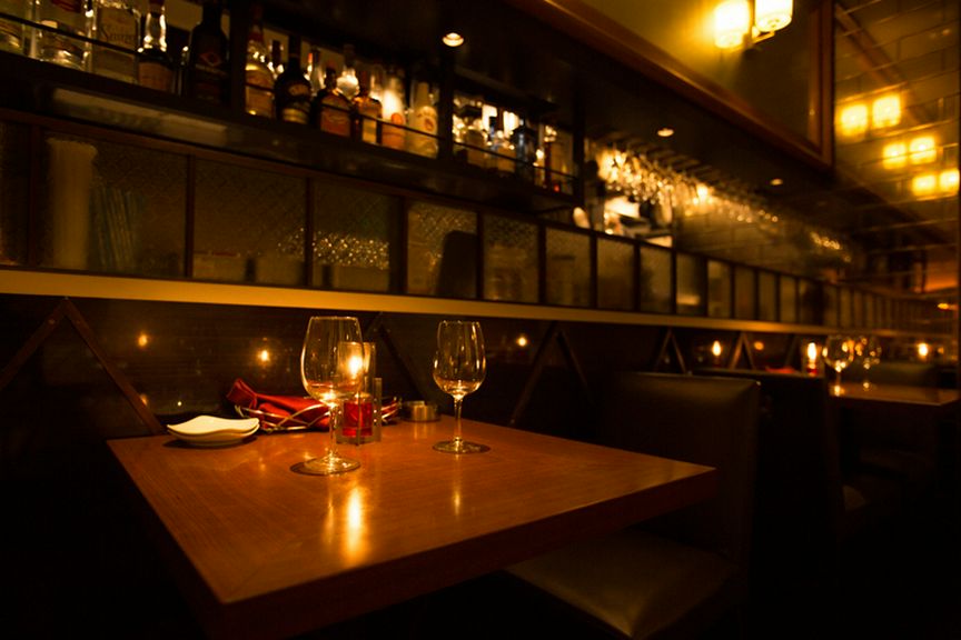 限定4席の2名様用テーブル席