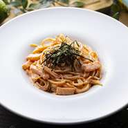 おすすめ テイクアウトOK 明太子にクリームソースと加え、やわらかいイカと絡めた定番の明太子パスタ☆実はスタッフのまかないの中で人気上位！ぜひ大盛りでどうぞ。