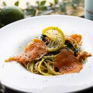 おすすめ おしゃれなパスタですがクリームソースとサーモンとほうれん草をバランスよく絡めた絶品パスタです。パスタ専門店でのレシピを完全に再現しました。どこにも負けてません。