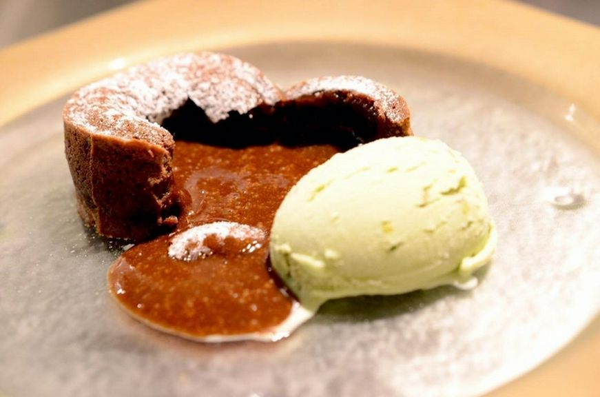 温かいチョコレートケーキ