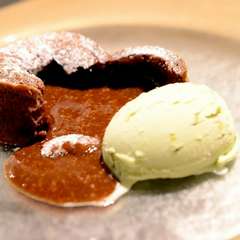 温かいチョコレートケーキ