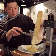 仕事帰りに立ち寄る居酒屋店の代わりに、当店をご利用いただきたいと思っています。つまり、お客様にとって、気軽にお酒と食事を楽しめる、普段使いのお店でありたいのです。