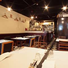 ワインはグラスで常時14種類を用意。さらに1杯180mlとたっぷり