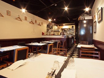 ワインはグラス・カラフェ・ボトルをご用意しています。