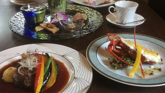 手間暇かけてつくられた、味わい深い『国産牛すね肉のやわらか煮込み』