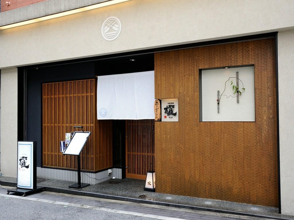 日本酒からイタリアワインまで、様々なお酒を取り揃えています