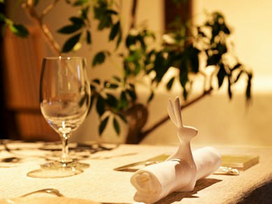 その土地ならではの個性をグラスに映し、食とともに愉しむ