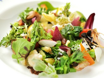 生産者の想いと、シェフのこだわりが織りなす味わい『職人たち』