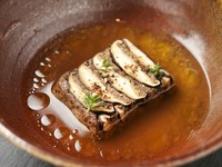 香り高きトリュフと凝縮された旨みの『原木しいたけのテリーヌ』