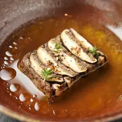 香り高きトリュフと凝縮された旨みの『原木しいたけのテリーヌ』