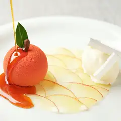 職人技が生み出すマリアージュ。チョコレートとリンゴの絶妙な『リンゴのデザート』