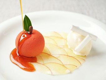職人技が生み出すマリアージュ。チョコレートとリンゴの絶妙な『リンゴのデザート』