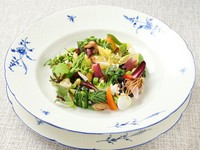 ～豊かな風土に恵まれた松本や安曇野～
シェフ田邉の独創的な調理と組み合わせの妙で素材自身が気付かなかったような魔法にかかります。芸術の街　松本の一幕をお楽しみください。
