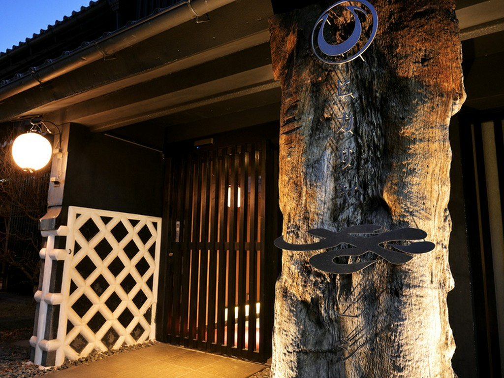 晴れの日にふさわしい落ち着いたお店。和やかなひとときをどうぞ