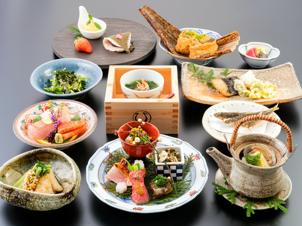 春の信州を取り入れたお食事をご用意しております。