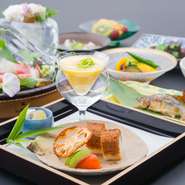 【ヒカリヤ】のこだわりを散りばめたコース料理。信州ならではの季節の逸品をじっくりとご堪能頂けます。