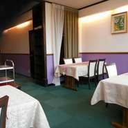 テーブル席は4台程ありますので20名くらいまでの小グループ様でしたら宴会等もお受けいたします。