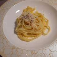 数種類のソースより選択。
サラダ　デザート　コーヒー付き