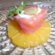 多種多様な料理でいろいろ豊かな味わいを。
品数も品質も吟味しておりご好評いただいております。