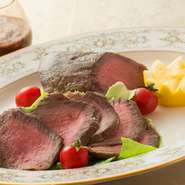 一つ一つの工程を丁寧に。風味と香りの『ローストビーフ』