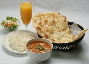 ランチセット-A (Lunch Set- A): ￥800 (￥880 税込) 