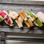 素材そのもの味わいを楽しんでもらえる『彩り野菜寿司』
