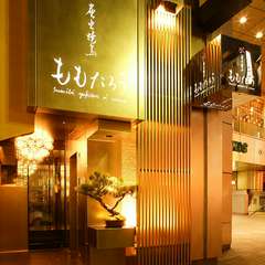 夜の街を彩る、おしゃれな外観についつい誘われます