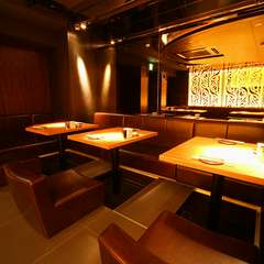 落ち着いた雰囲気のおしゃれな空間でデートなどにも好評！