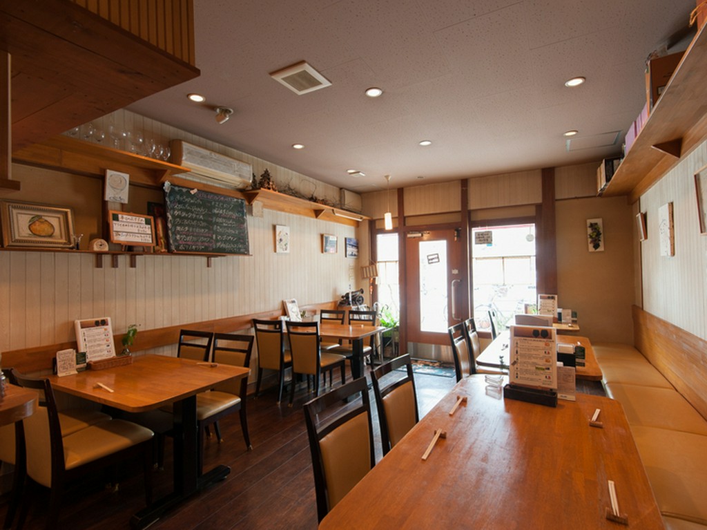 ゆっくりくつろげるベンチシートに座って、イタリア料理を堪能