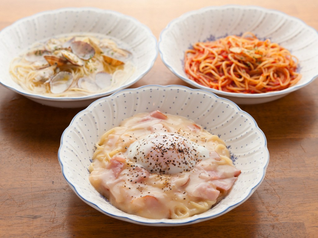 豊富なパスタメニュー。パスタに合うワインも充実のラインナップ