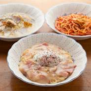 『カルボナーラ風』、『ガーリックとトマトソース』などパスタメニューもバリエーション豊富です。リーズナブルなお値段で楽しめるパスタによく合うワインもいろいろと揃っています。