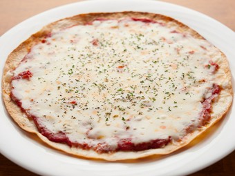 独自の職人技を駆使した生地、ソース、焼き方がオリジナルな定番ピッツァ『マルゲリータ』