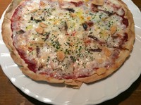 お酒を飲む人には特に人気が有るアンチョビ。
赤ワインと良く合うとおっしゃっていただけます。
アンチョビの塩加減がお酒にぴったりです。
