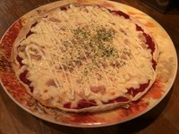子どもから大人まで大好きなマヨネーズたっぷりのピッツァです。