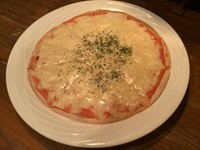 明太子にマヨネーズ、ちょっぴりニンニクの風味を効かせたピッツァです。