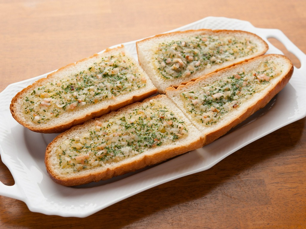 フンンチを学んだ人間ならではの真似できない　『ガーリックトースト（2個）』