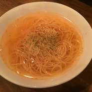 今から35年前には日本全国スープスパゲティブーム。食品会社こぞってスープスパゲティの素を開発して店頭に並べるほど。当時前から日本に7台しか無いと言われてたパスタマシンを駆使して生麺を自家製で作ってました