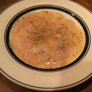 帆立貝柱の美味しさを引き出すソース。ハーブソースで美味しく召し上がり下さい。