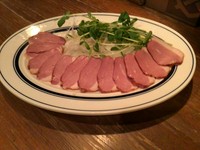 くせのない柔らかな味わいとくんせいの香りの強過ぎない食べやすい
美味しい、お酒によく合う一品です。