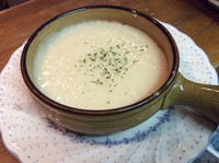 パルメザンチーズ最高のグラナパダーノチーズを
ふんだんに使い濃厚でもくどく無い味付けに仕上げております。