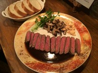 国産牛ならではの味わい。輸入肉とは違います。もちろんキチンとした技術で仕込みから焼くとこまでしないと美味しくなりません。