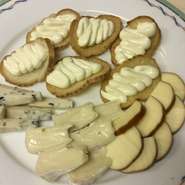 クリーム・カマンベール・スモーク・ブルーの中から
お好きなのを2種類選べます。