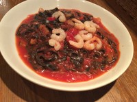 イカスミ練り込みの生麺の美味しさとじっくりと時間をかけて作られた甘味の有るトマトソースにラタトゥユを加えてさらに味を増し大変美味しく仕上がっております