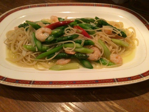 グリーンアスパラと小エビのペペロンチーノスパゲティ