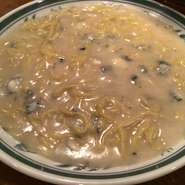 生で食べる物、火を入れて味になる物を使い分けて選定しますパスタに合うソースと溶け合い美味しさ倍増